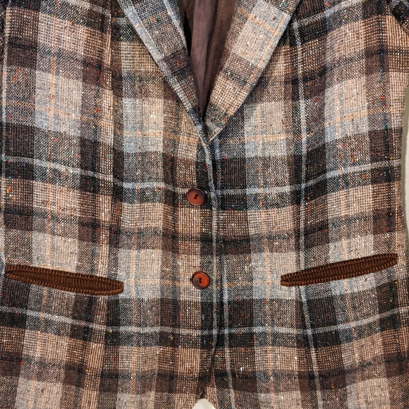 Vintage brown tartan wool blend blazer from Ricki's - Picture 5 of 6